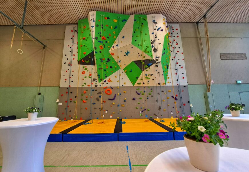 Kletterwand eröffnet